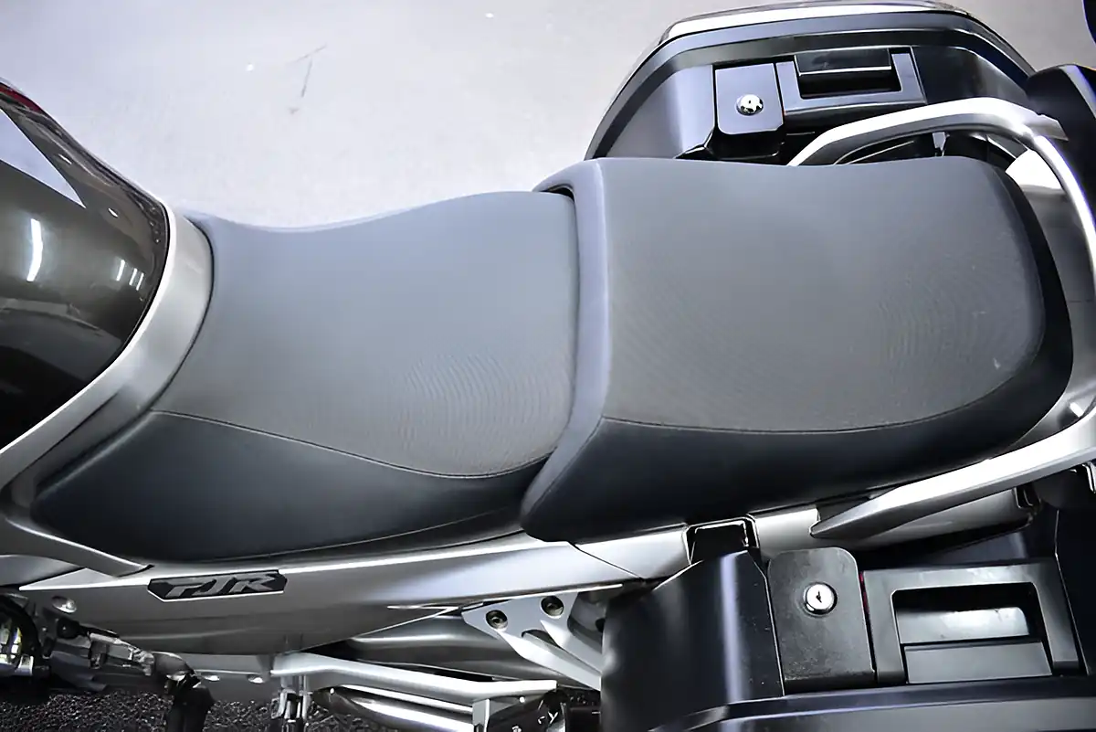 Used 2010 Yamaha Fjr 1300 Tourer Smokey Grey - Interior and Exterior details 20
