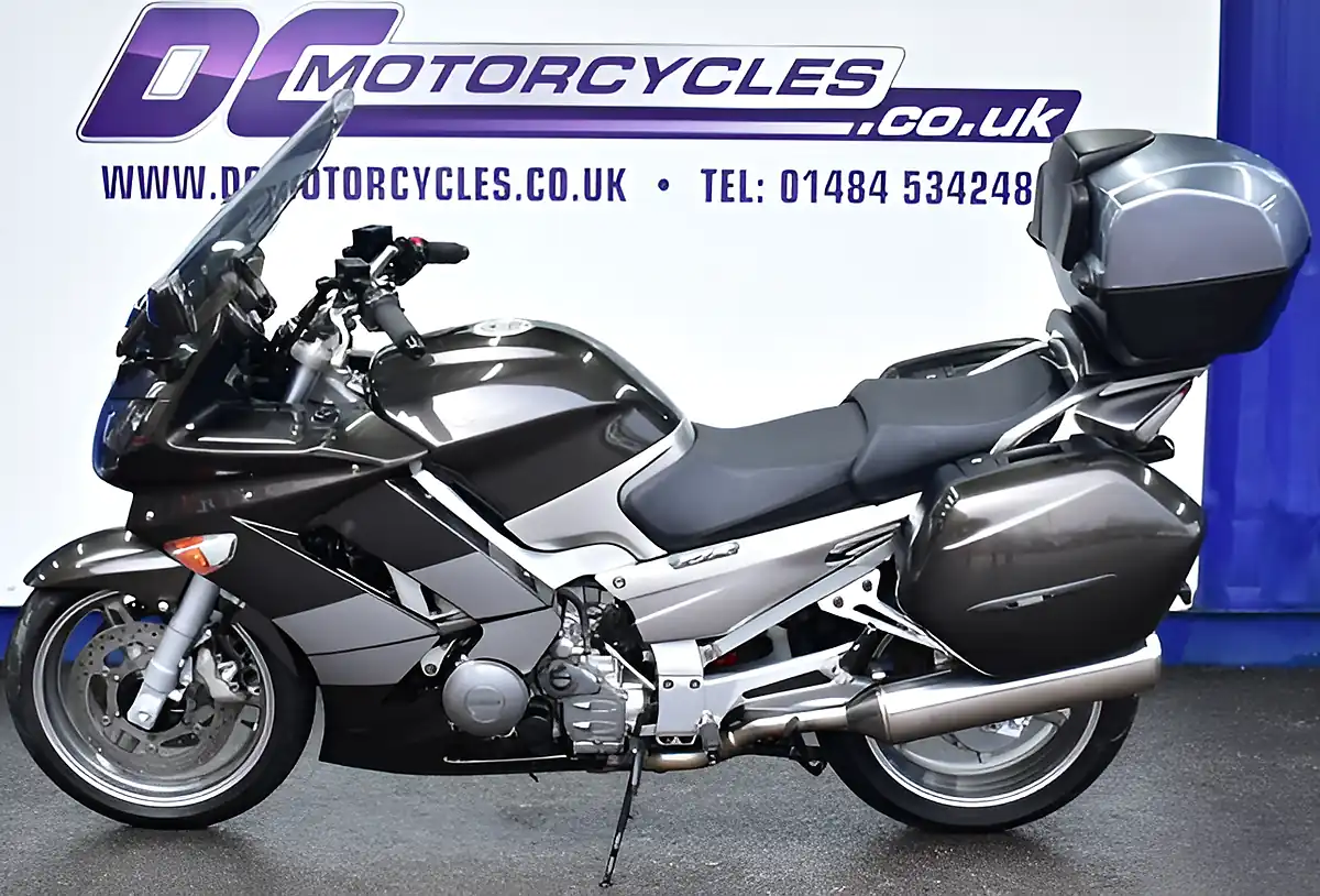 Used 2010 Yamaha Fjr 1300 Tourer Smokey Grey - Interior and Exterior details 5