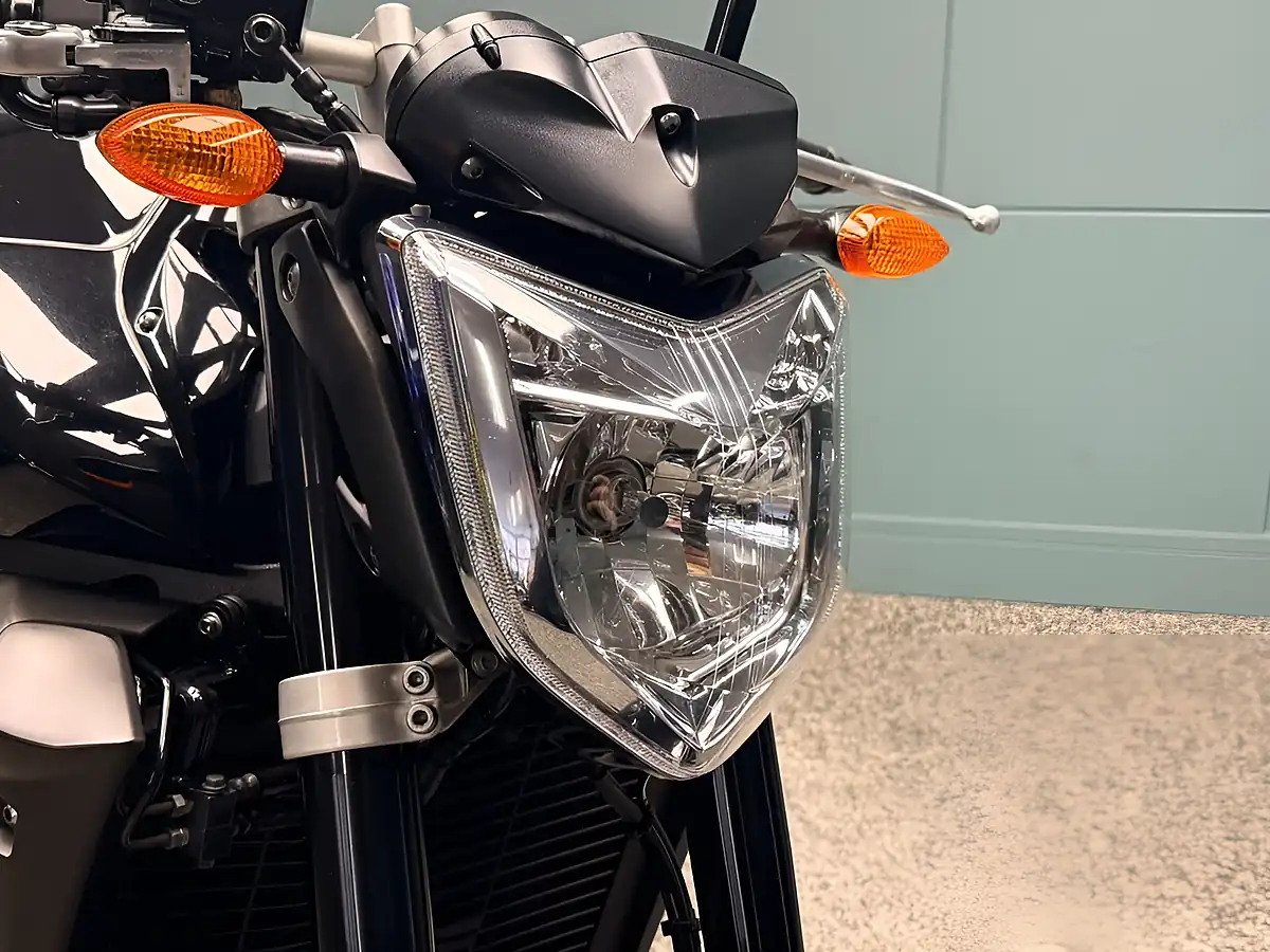 Used 2010 Yamaha FZ1 Black - Interior and Exterior details 11