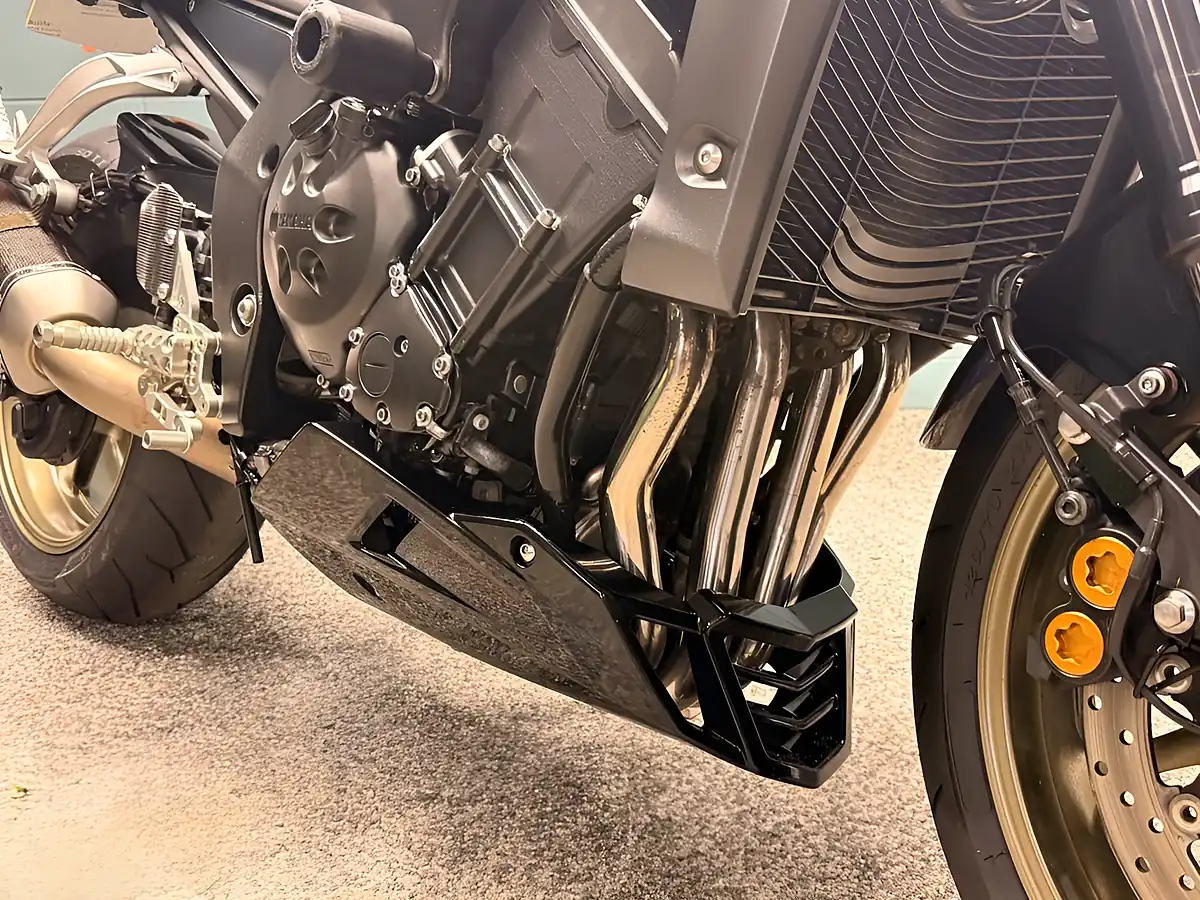 Used 2010 Yamaha FZ1 Black - Interior and Exterior details 12