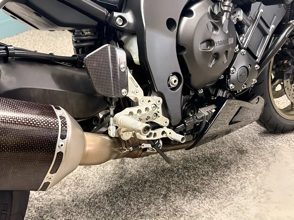 Used 2010 Yamaha FZ1 Black - Interior and Exterior details 13