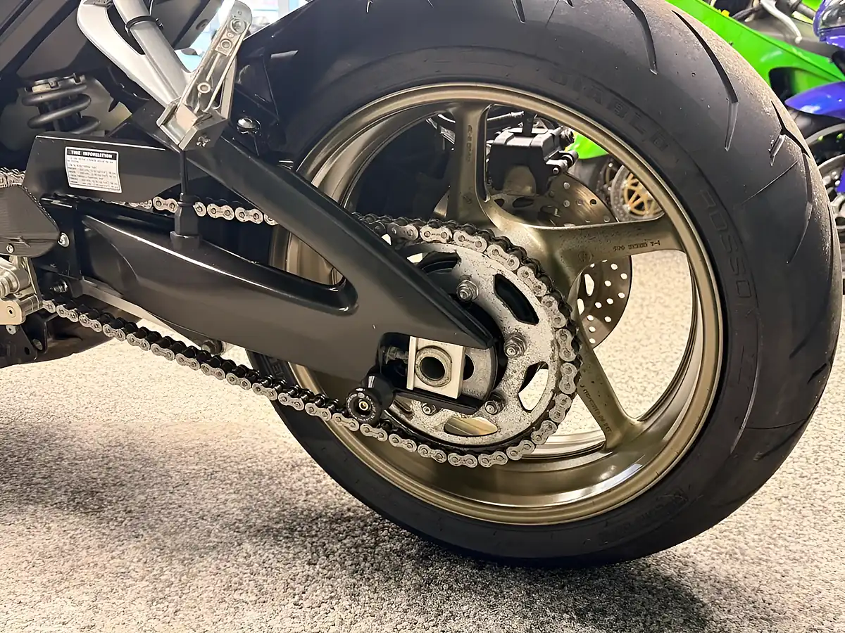 Used 2010 Yamaha FZ1 Black - Interior and Exterior details 16
