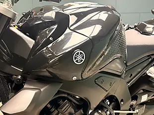 Used 2010 Yamaha FZ1 Black - Interior and Exterior details 17