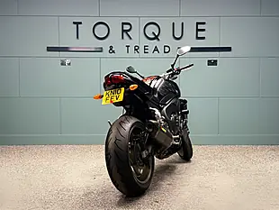 Used 2010 Yamaha FZ1 Black - Interior and Exterior details 4