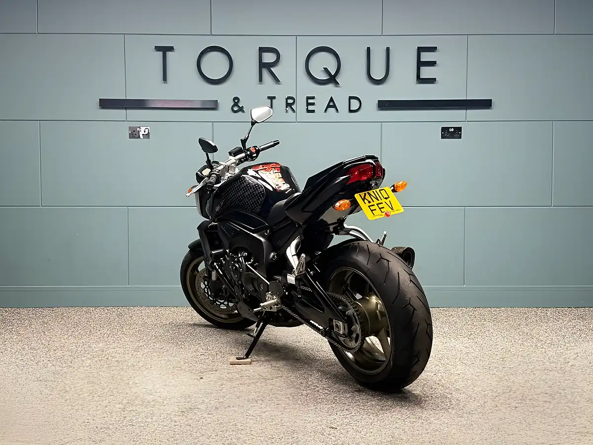 Used 2010 Yamaha FZ1 Black - Interior and Exterior details 6