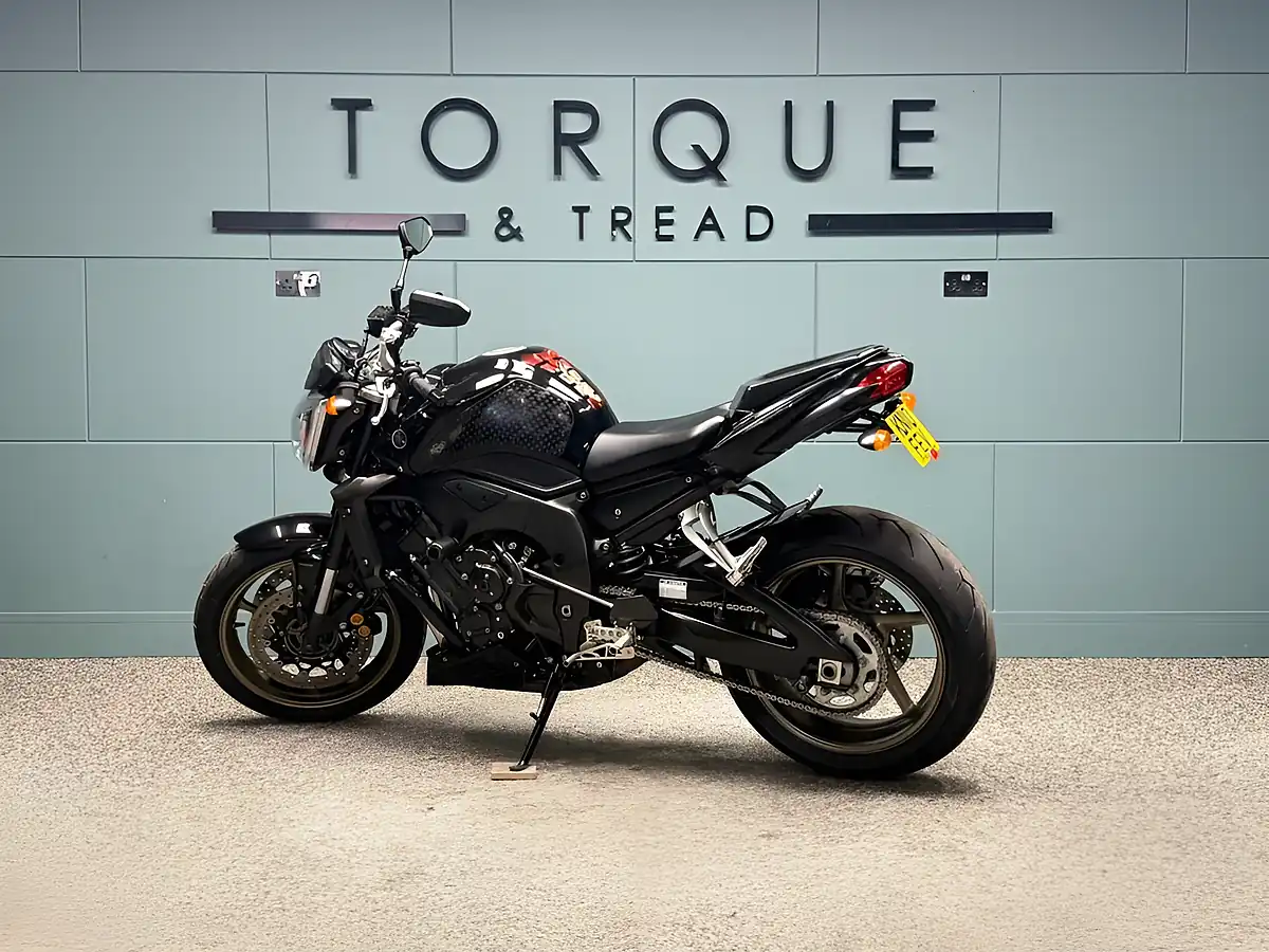 Used 2010 Yamaha FZ1 Black - Interior and Exterior details 7