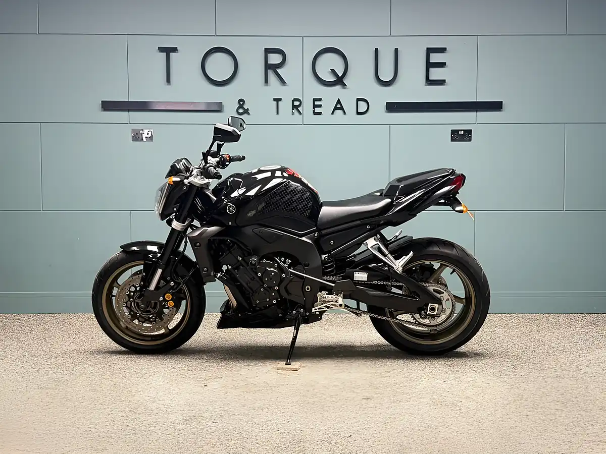 Used 2010 Yamaha FZ1 Black - Interior and Exterior details 8