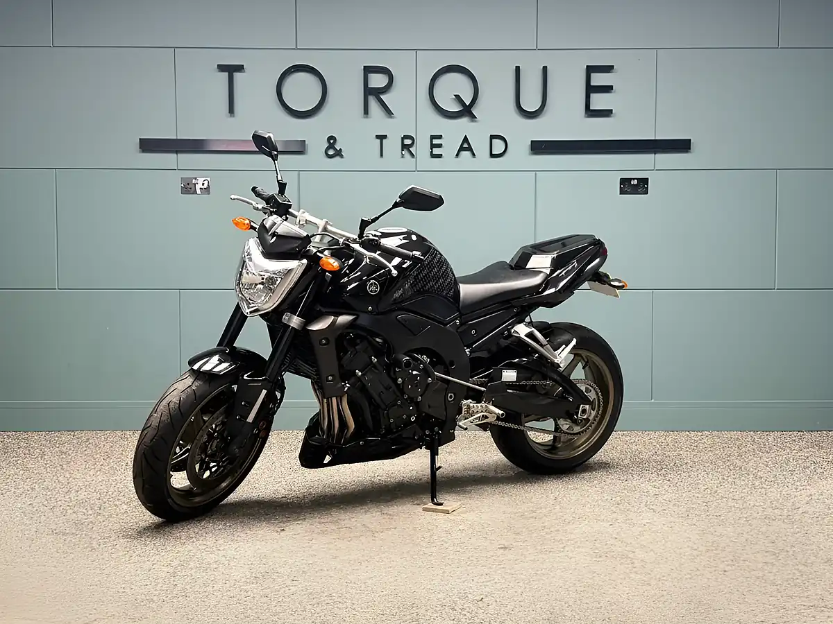 Used 2010 Yamaha FZ1 Black - Interior and Exterior details 9