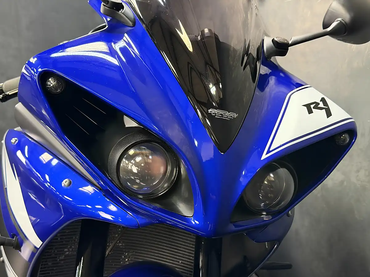 Used 2010 Yamaha R1 1000 Blue - Interior and Exterior details 12