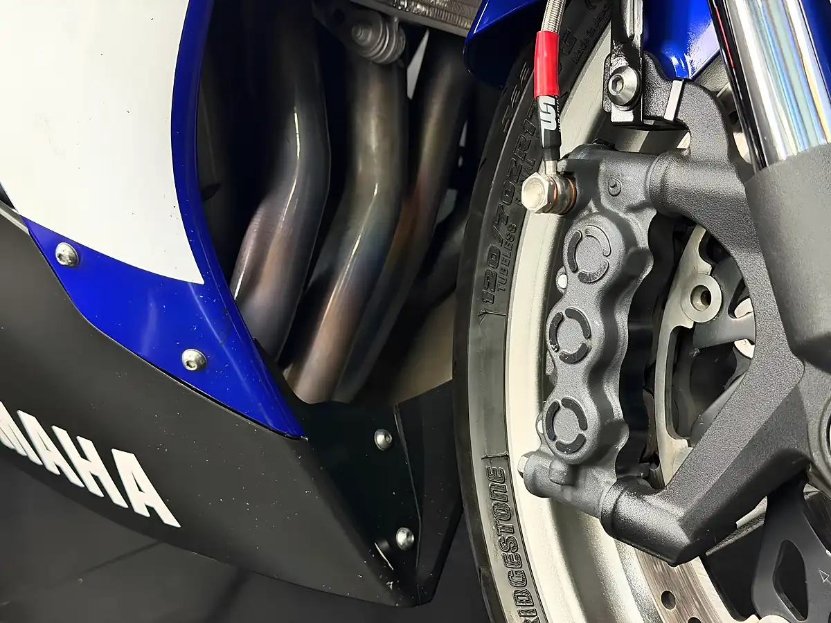 Used 2010 Yamaha R1 1000 Blue - Interior and Exterior details 14