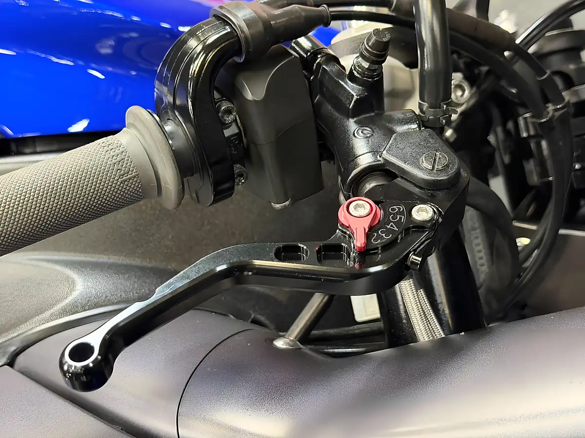 Used 2010 Yamaha R1 1000 Blue - Interior and Exterior details 15