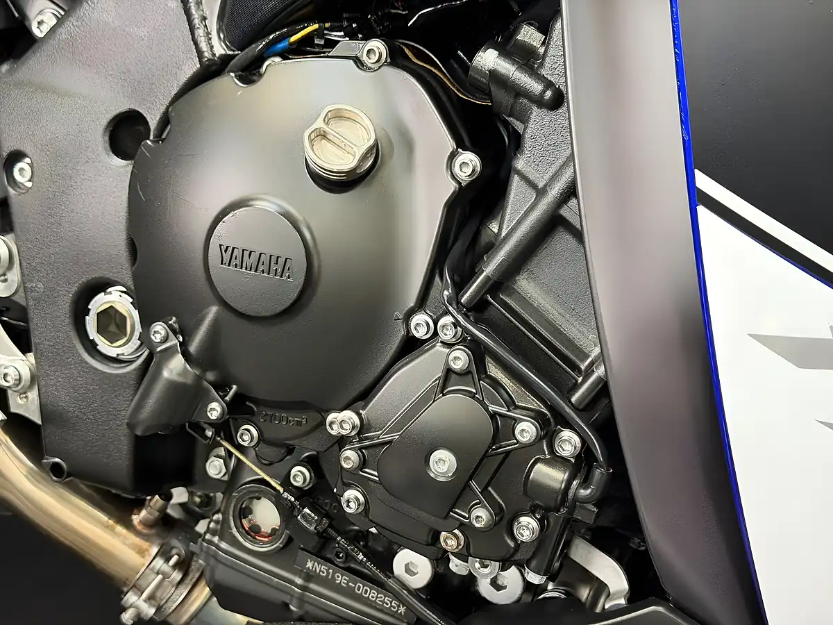 Used 2010 Yamaha R1 1000 Blue - Interior and Exterior details 16