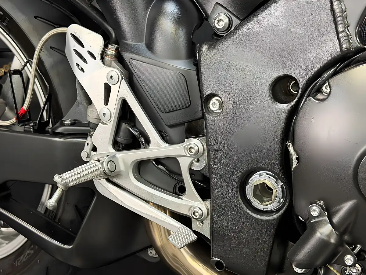 Used 2010 Yamaha R1 1000 Blue - Interior and Exterior details 18