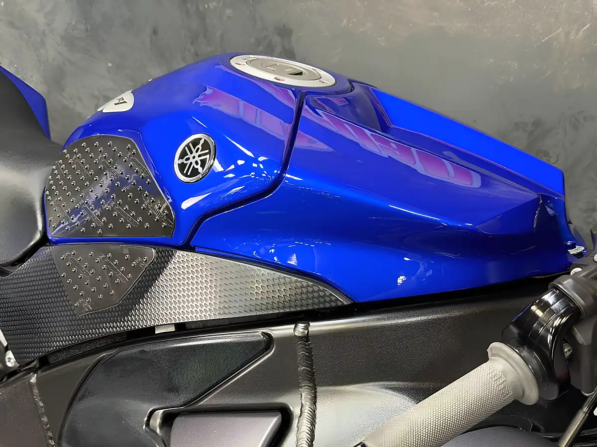 Used 2010 Yamaha R1 1000 Blue - Interior and Exterior details 19
