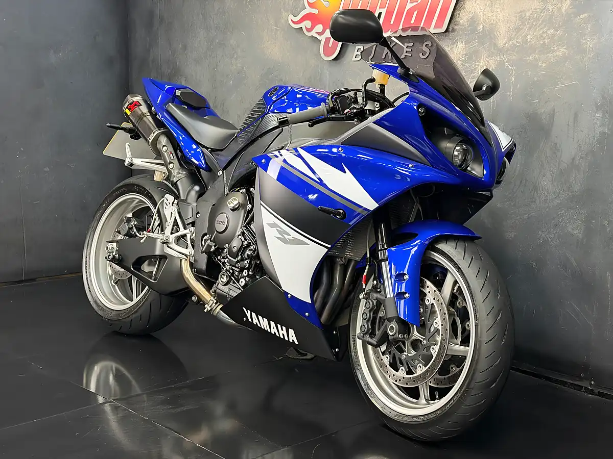 Used 2010 Yamaha R1 1000 Blue - Interior and Exterior details 4