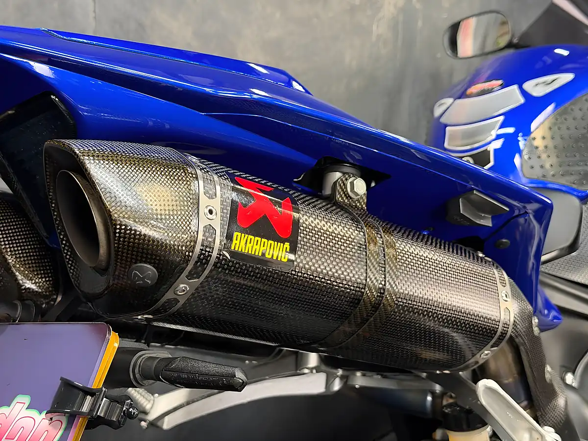 Used 2010 Yamaha R1 1000 Blue - Interior and Exterior details 6
