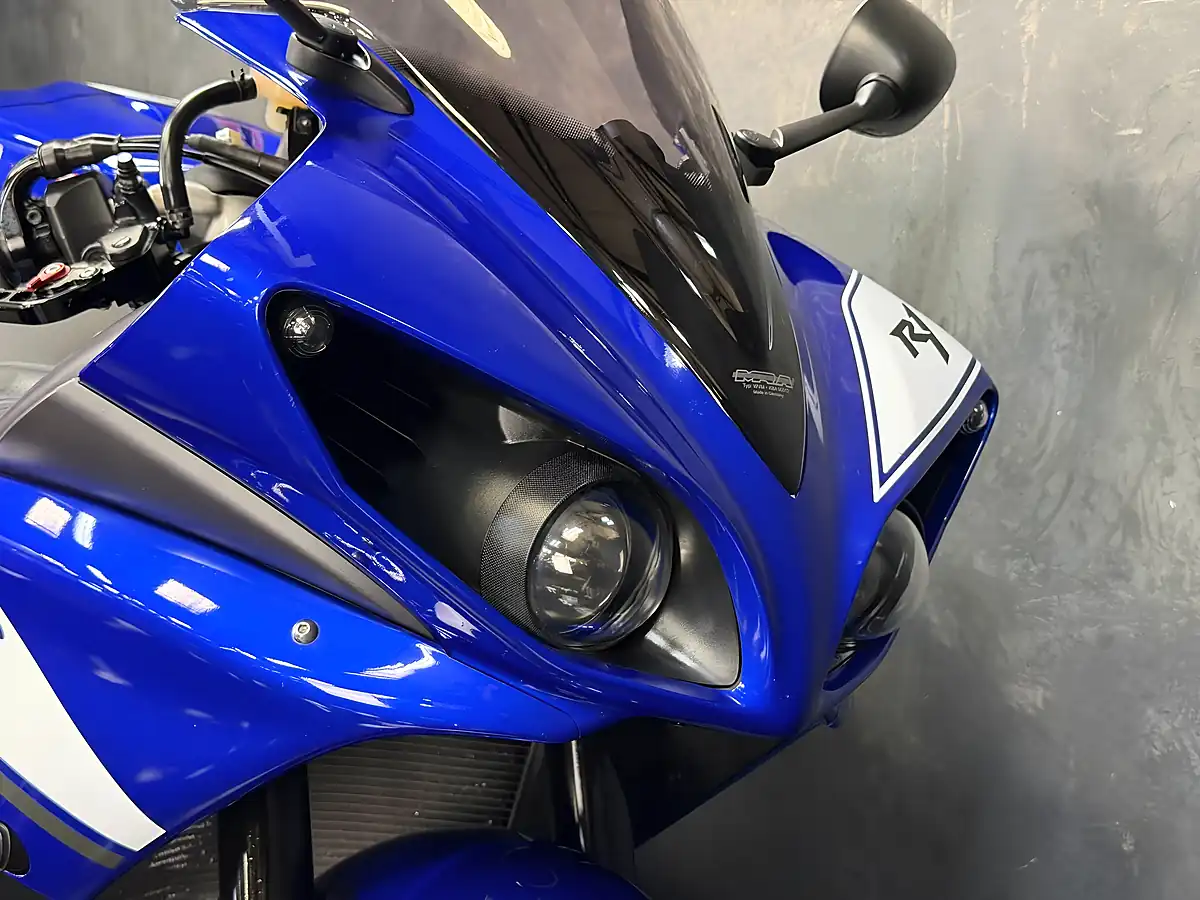 Used 2010 Yamaha R1 1000 Blue - Interior and Exterior details 7