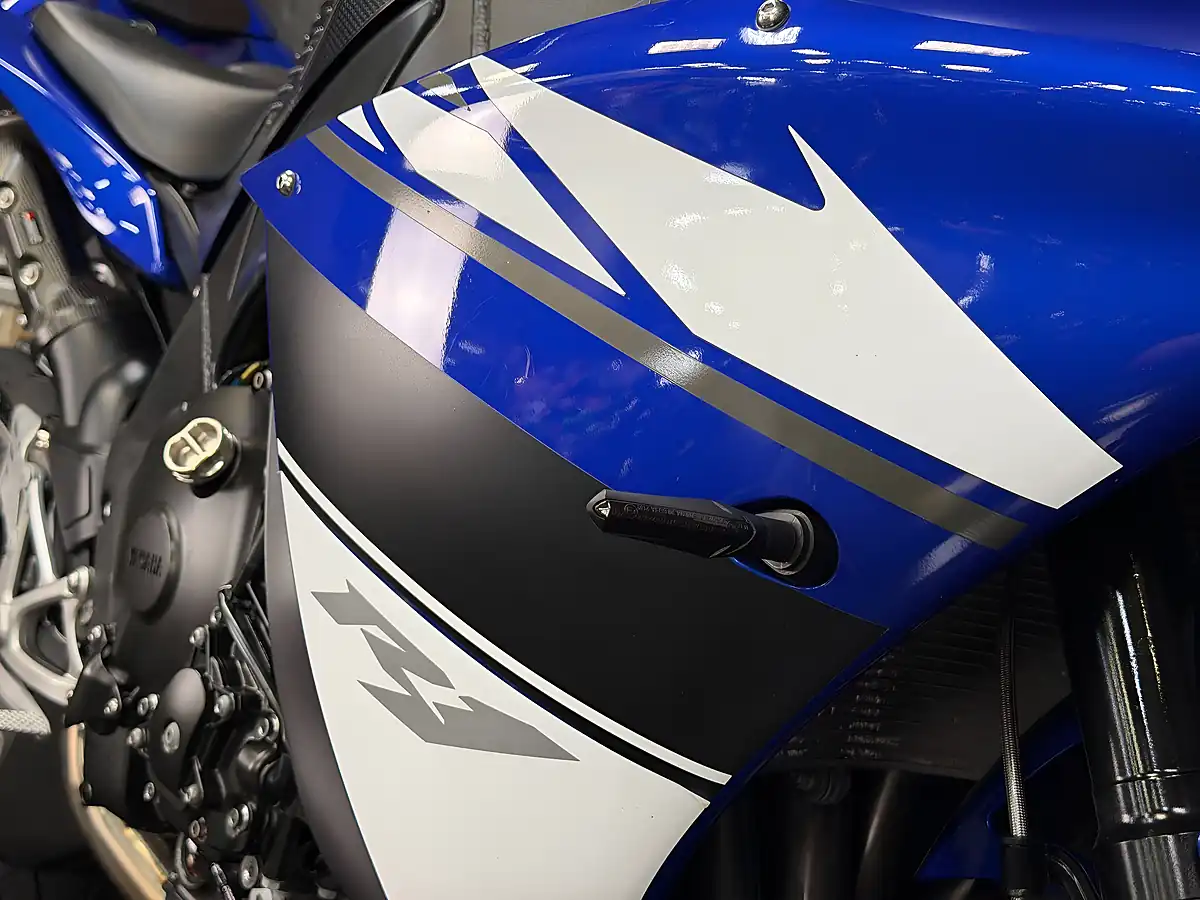 Used 2010 Yamaha R1 1000 Blue - Interior and Exterior details 8