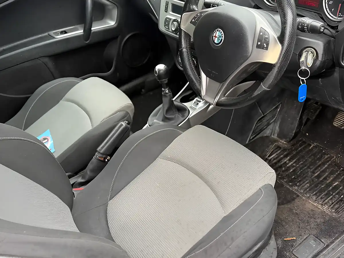 Used 2011 Alfa Romeo Mito Sprint Blue - Interior and Exterior details 9