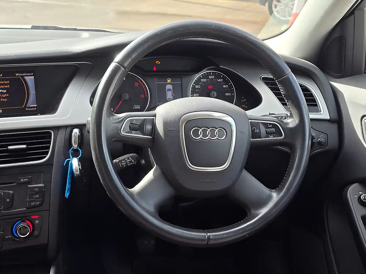 Used 2011 Audi A4 Allroad White - Interior and Exterior details 8