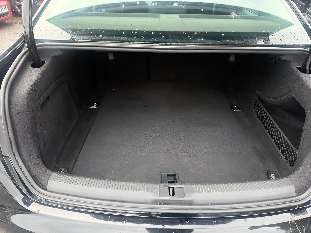 Used 2011 Audi A4 Saloon Black - Interior and Exterior details 10