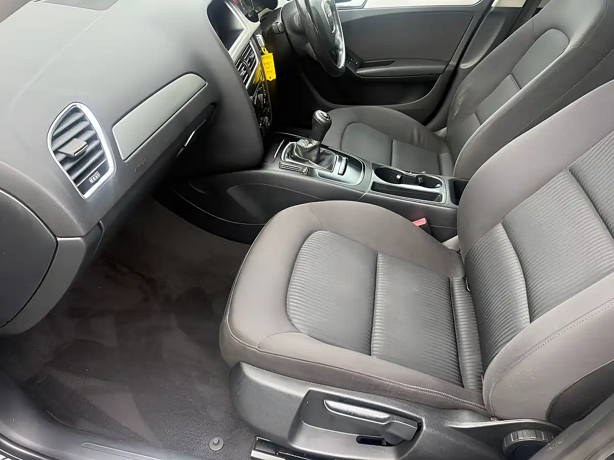 Used 2011 Audi A4 Saloon Black - Interior and Exterior details 11