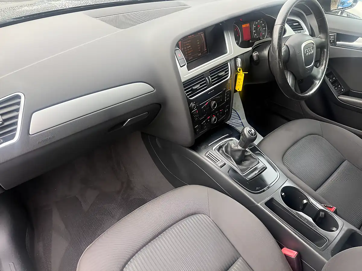 Used 2011 Audi A4 Saloon Black - Interior and Exterior details 13