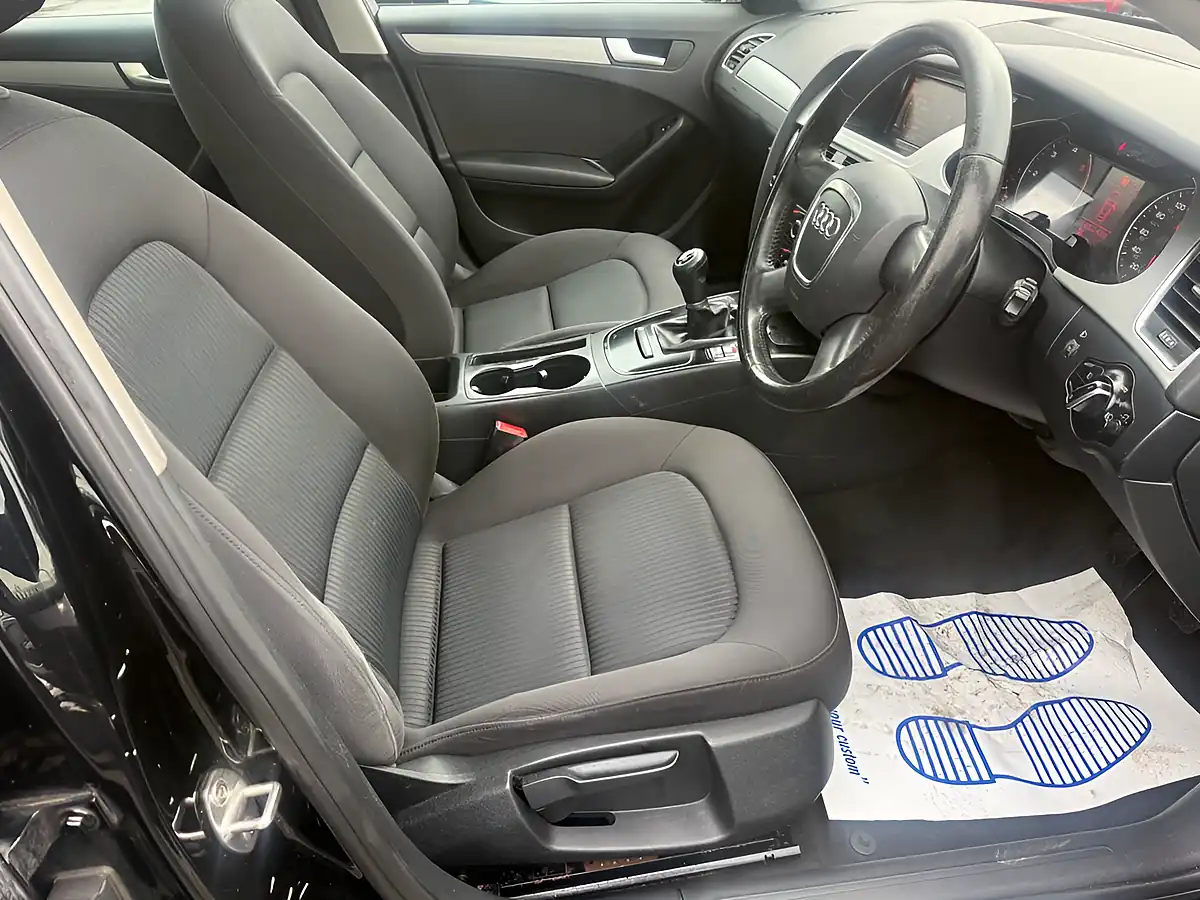 Used 2011 Audi A4 Saloon Black - Interior and Exterior details 15