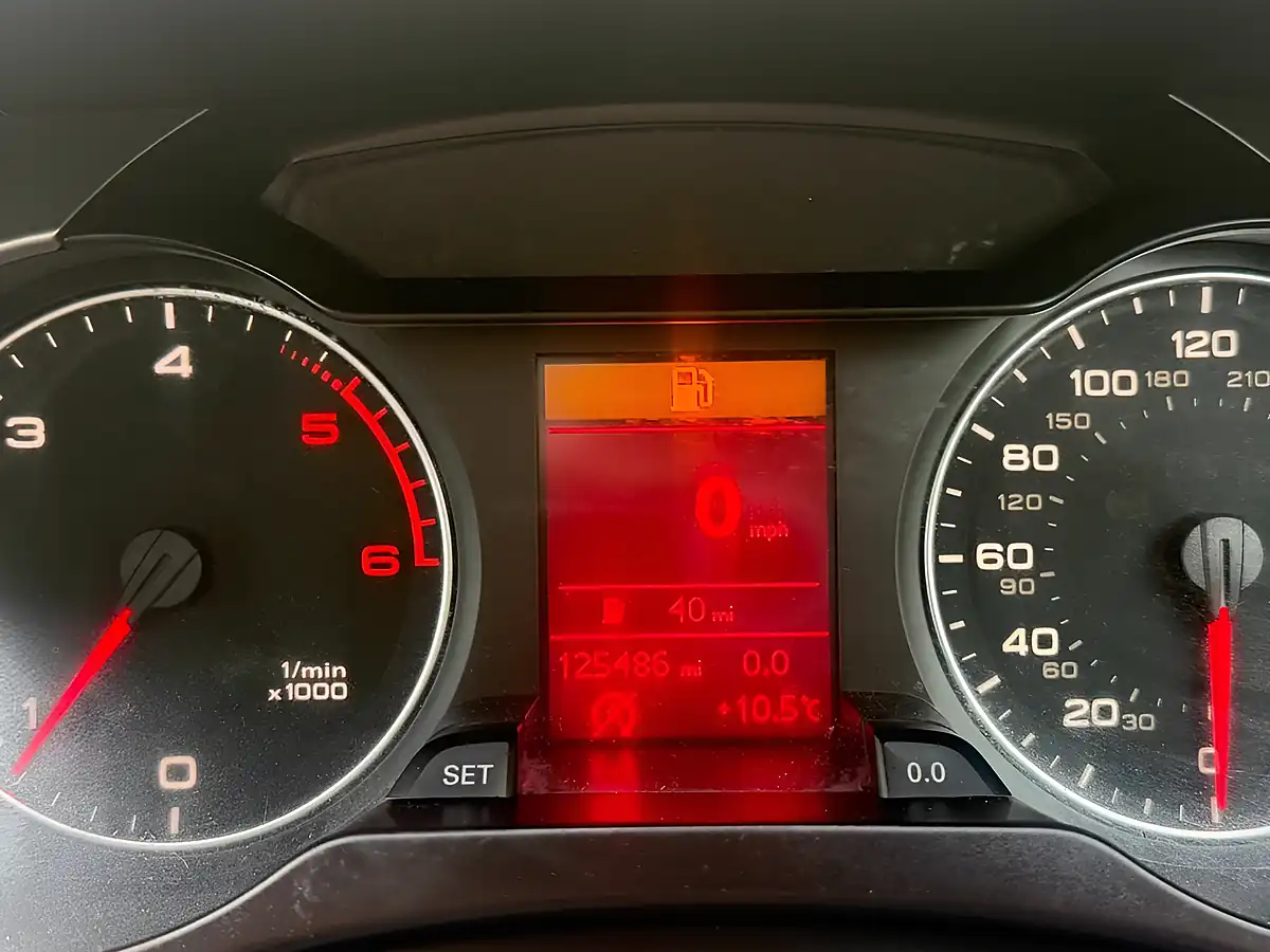 Used 2011 Audi A4 Saloon Black - Interior and Exterior details 16