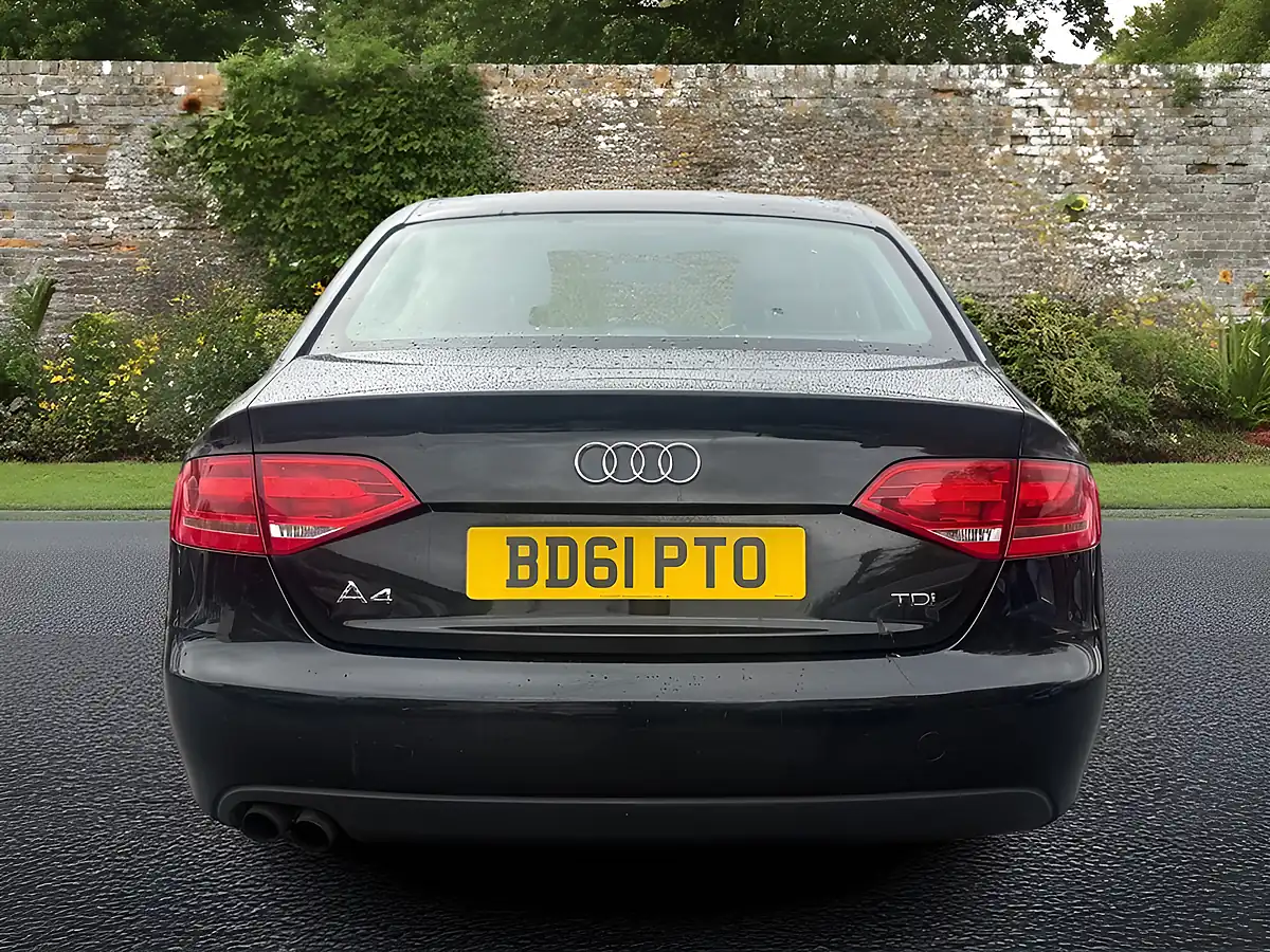 Used 2011 Audi A4 Saloon Black - Interior and Exterior details 7