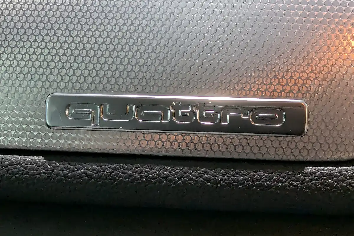Used 2011 Audi Q3 Se White - Interior and Exterior details 12