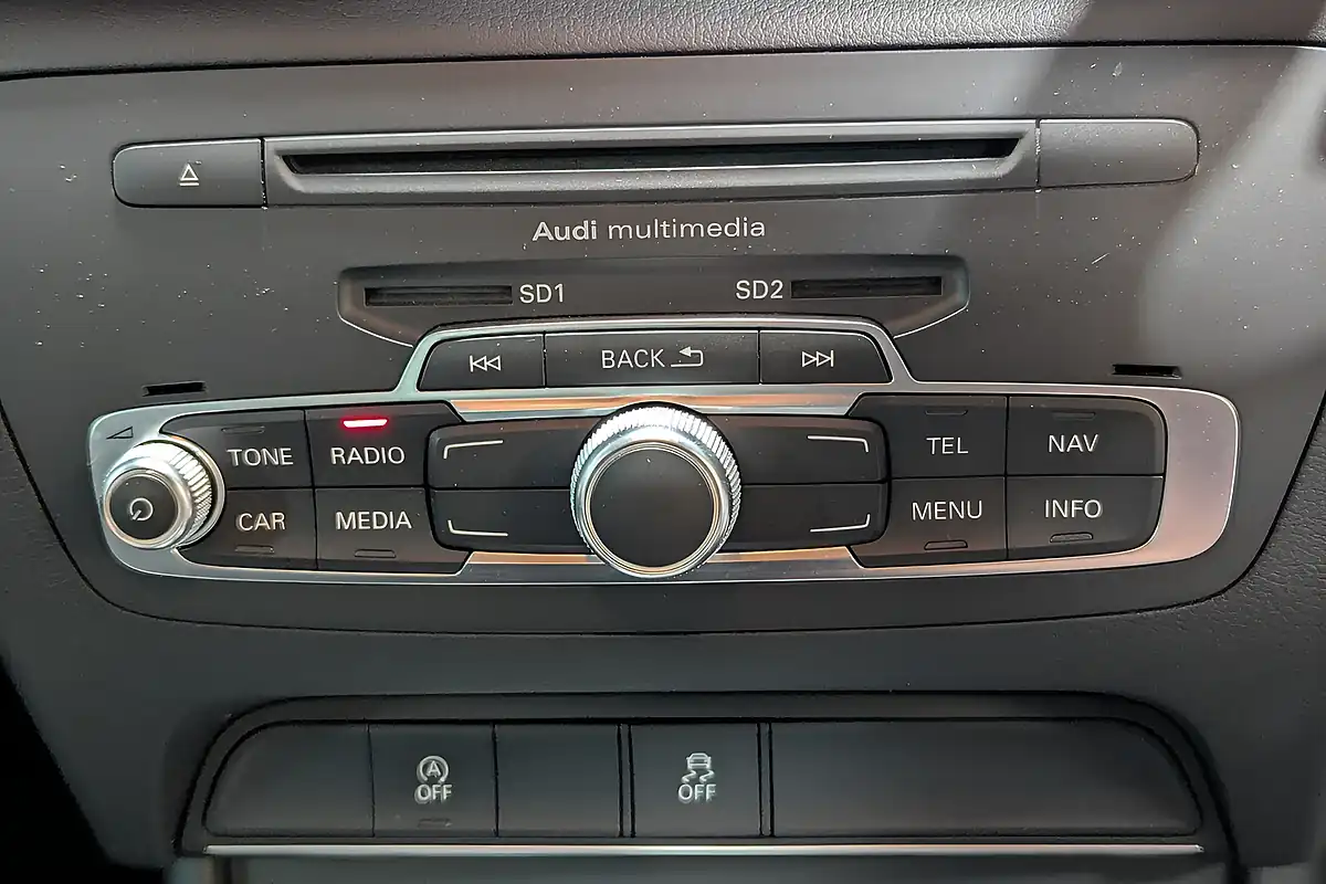Used 2011 Audi Q3 Se White - Interior and Exterior details 14