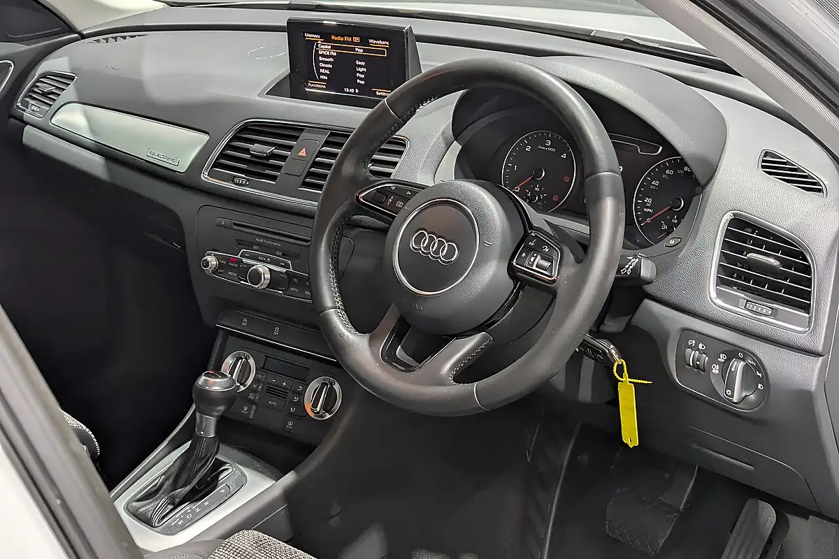 Used 2011 Audi Q3 Se White - Interior and Exterior details 2