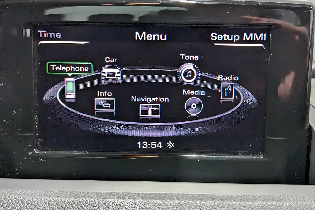 Used 2011 Audi Q3 Se White - Interior and Exterior details 3