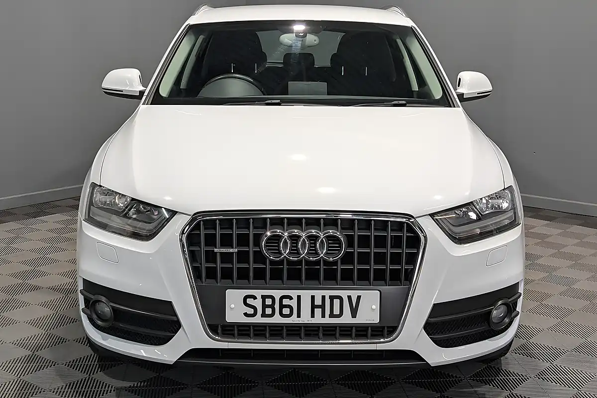 Used 2011 Audi Q3 Se White - Interior and Exterior details 5