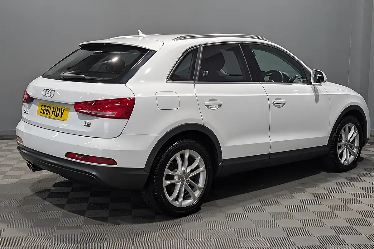 Used 2011 Audi Q3 Se White - Interior and Exterior details 9