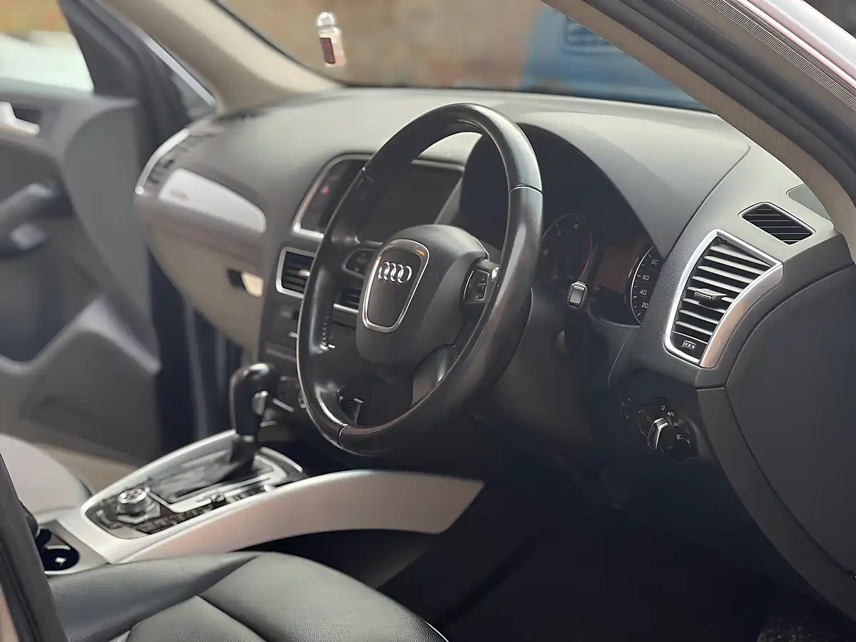 Used 2011 Audi Q5 Se Grey - Interior and Exterior details 11