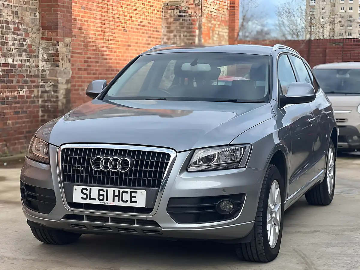 Used 2011 Audi Q5 Se Grey - Interior and Exterior details 3