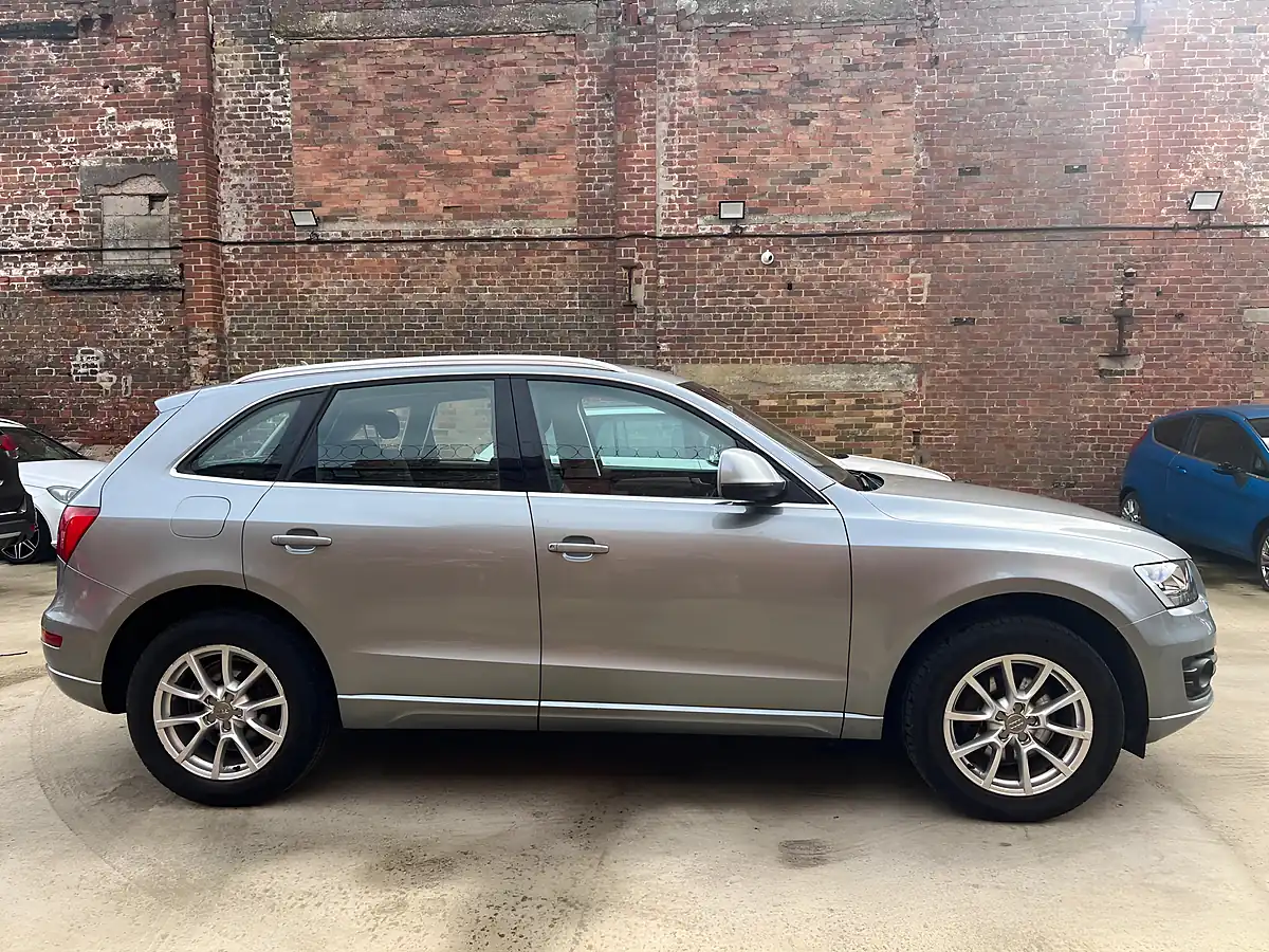 Used 2011 Audi Q5 Se Grey - Interior and Exterior details 9