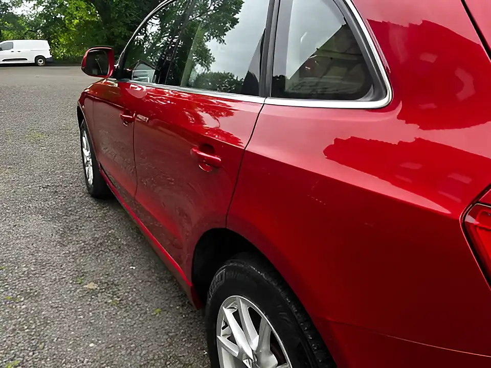 Used 2011 Audi Q5 Se Red - Interior and Exterior details 11