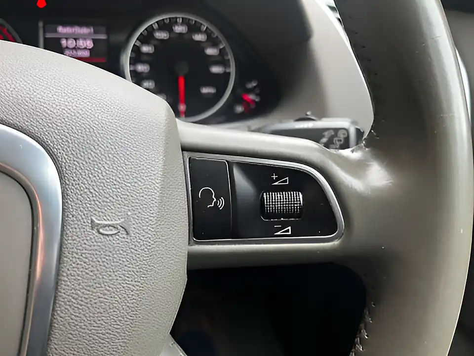 Used 2011 Audi Q5 Se Red - Interior and Exterior details 17