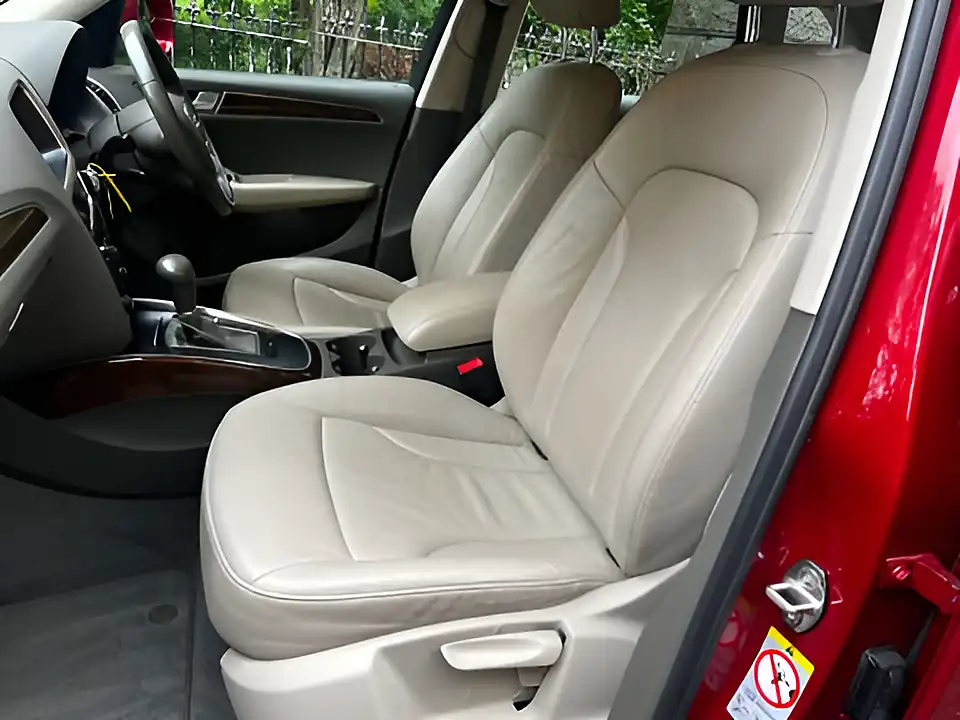 Used 2011 Audi Q5 Se Red - Interior and Exterior details 3