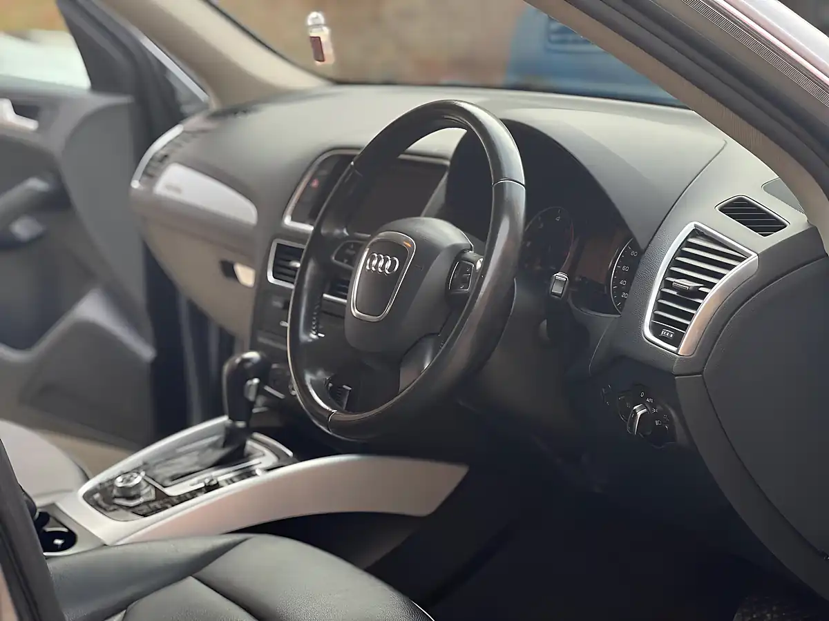 Used 2011 Audi Q5 Se S Tronic Quattro Grey - Interior and Exterior details 11