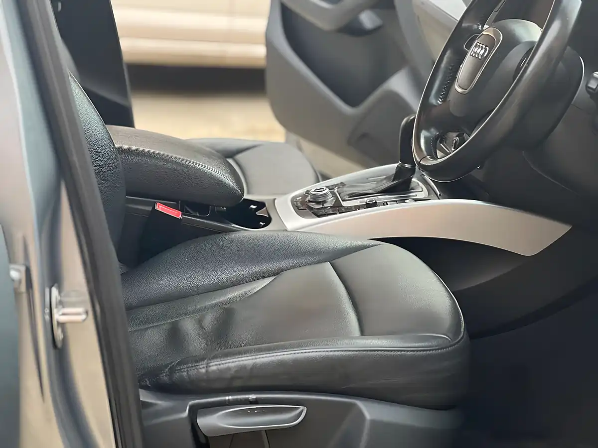 Used 2011 Audi Q5 Se S Tronic Quattro Grey - Interior and Exterior details 13