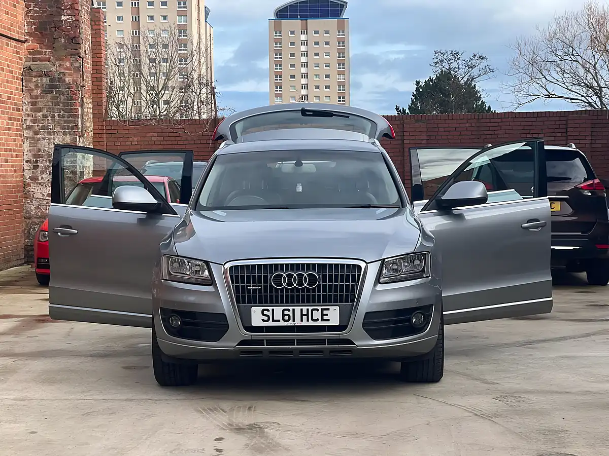 Used 2011 Audi Q5 Se S Tronic Quattro Grey - Interior and Exterior details 5