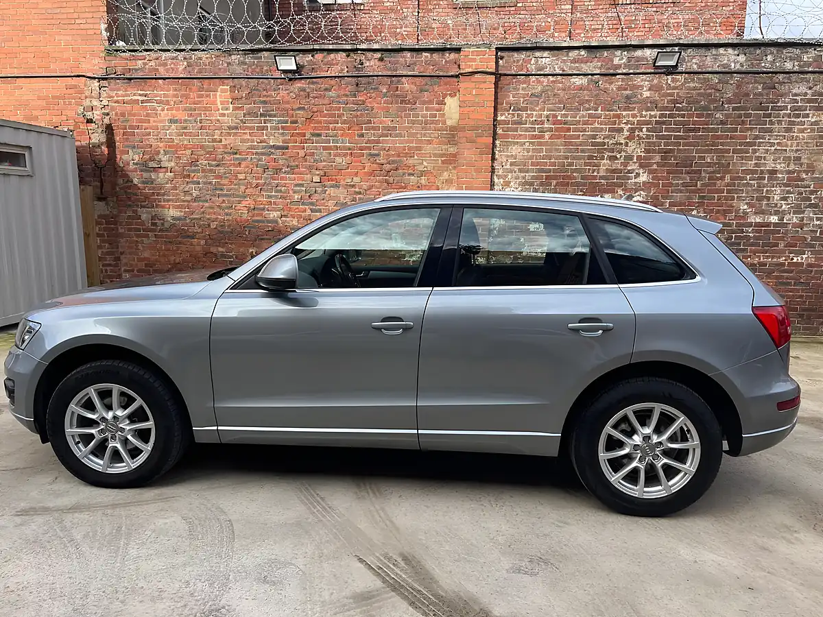 Used 2011 Audi Q5 Se S Tronic Quattro Grey - Interior and Exterior details 6