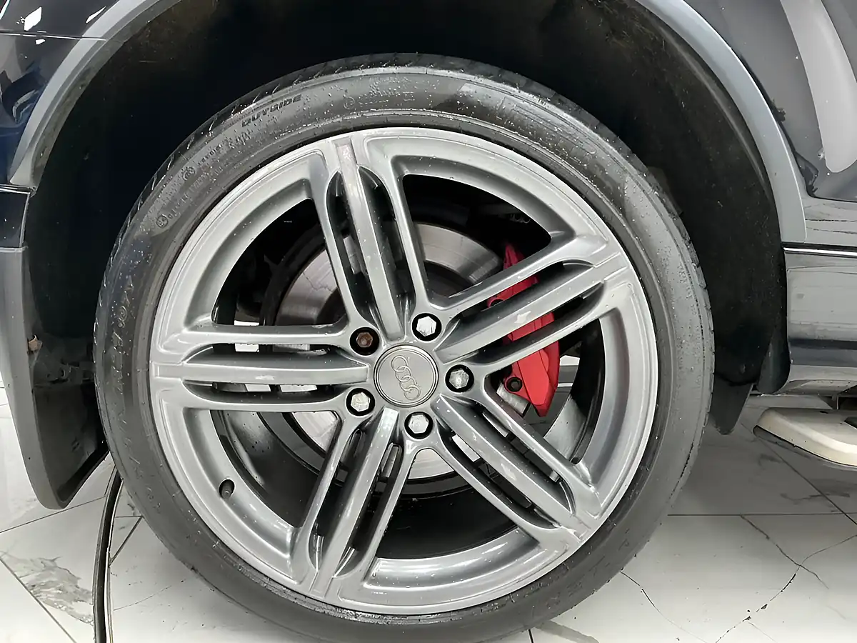Used 2011 Audi Q7 S Line Black - Interior and Exterior details 11