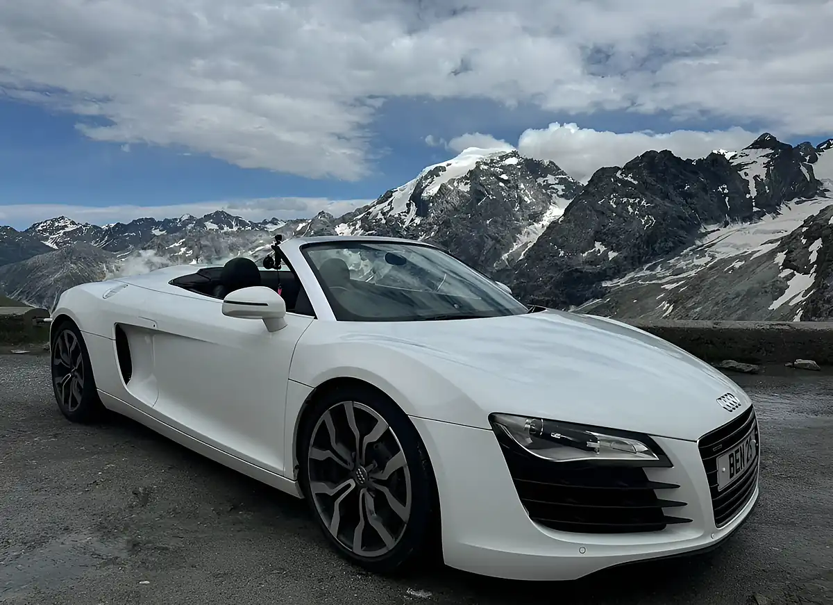 Used 2011 Audi R8 Spyder White - Front View