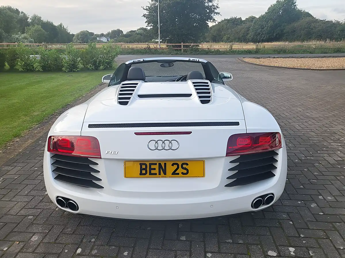 Used 2011 Audi R8 Spyder White - Interior and Exterior details 7