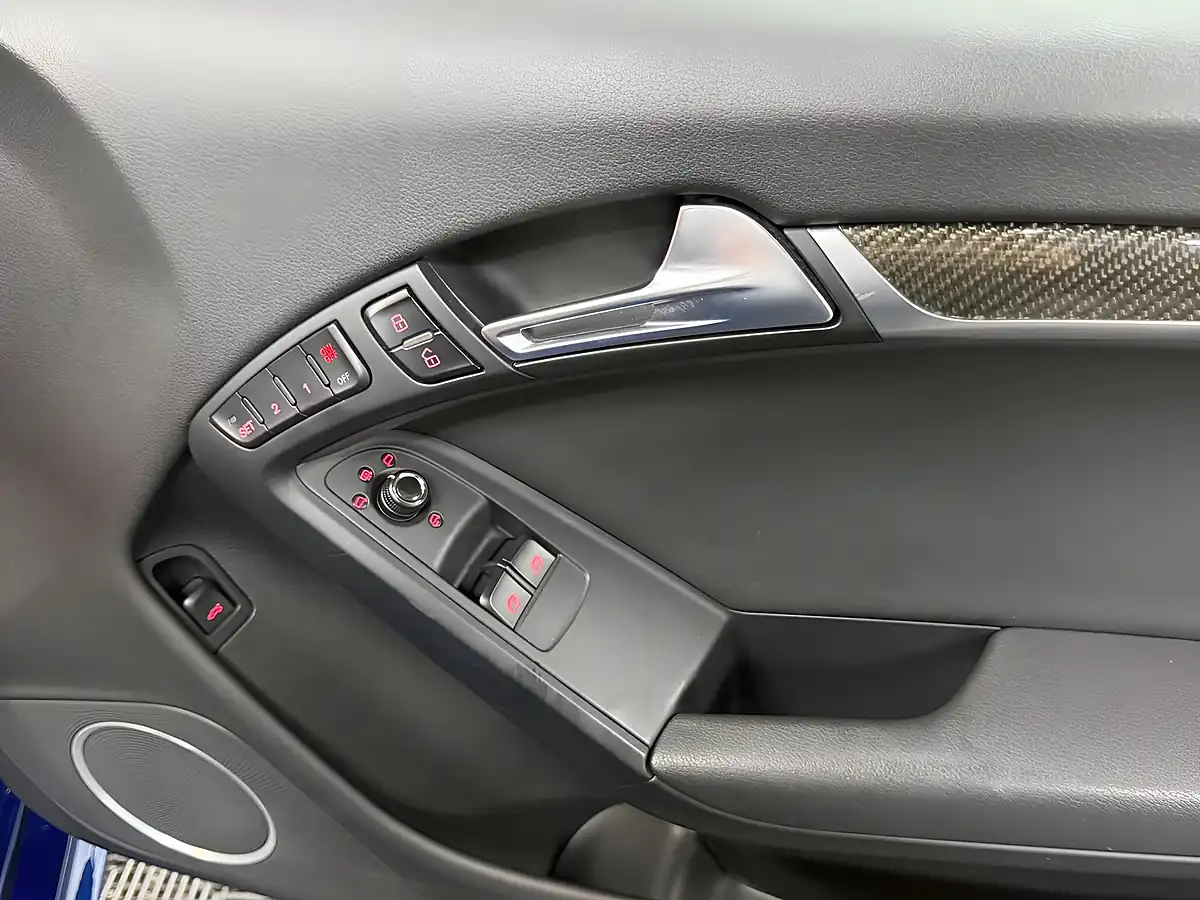 Used 2011 Audi RS5 Coupe Sepang Crystal Blue - Interior and Exterior details 11